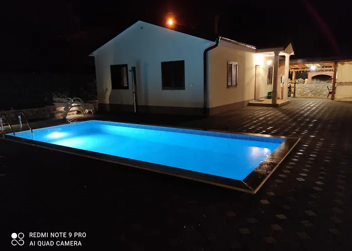 Marko Villa *